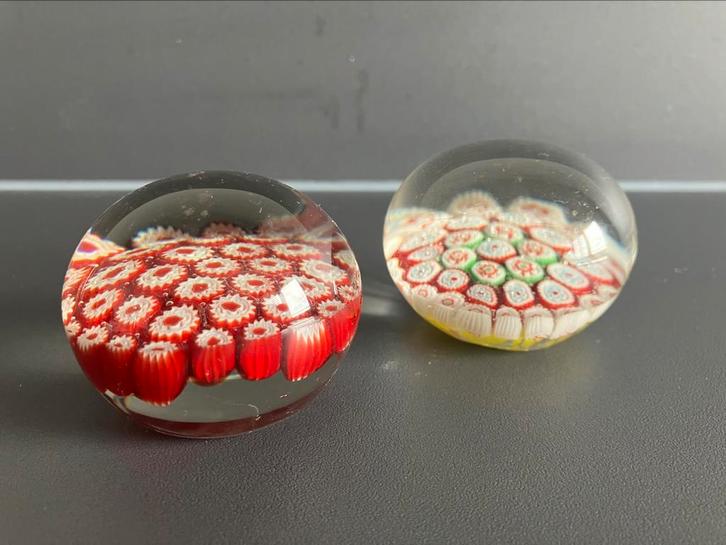 Twee Murano presse-papiers Millefiore, Antiek en Kunst, Antiek | Glas en Kristal, Ophalen of Verzenden