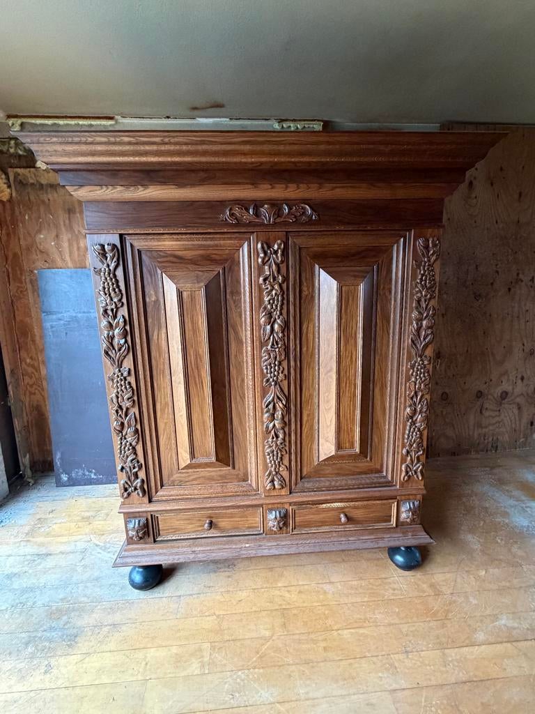 Antieke Houten Kast met Snijwerk, Ophalen