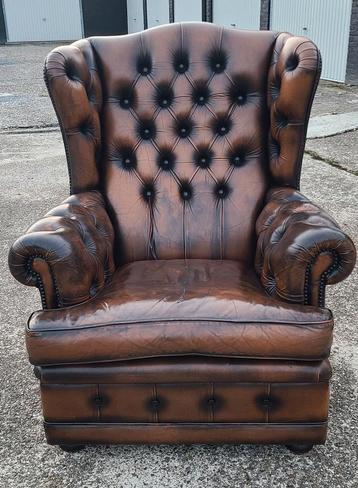 Hele dikke vintage Chesterfield oorfauteuil bruin gevlamd beschikbaar voor biedingen