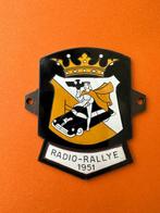 Mooi emaille Radio Rallye 1951 badge bordje voor Uw oldtimer, Ophalen of Verzenden, Gebruikt, Gebruiksvoorwerp