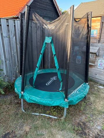 Kinder trampoline met net beschikbaar voor biedingen