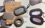 WWII US Dog tag silencers, Verzamelen, Ophalen of Verzenden, Landmacht, Amerika, Lintje, Medaille of Wings