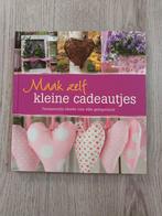 Boek: Maak Zelf Kleine Cadeautjes, Onbekend, Ophalen of Verzenden, Zo goed als nieuw, Scrapbooking en Knutselen