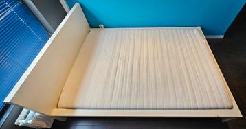 Ikea bed Malm 140x200 wit, incl. matras en lattenbodems