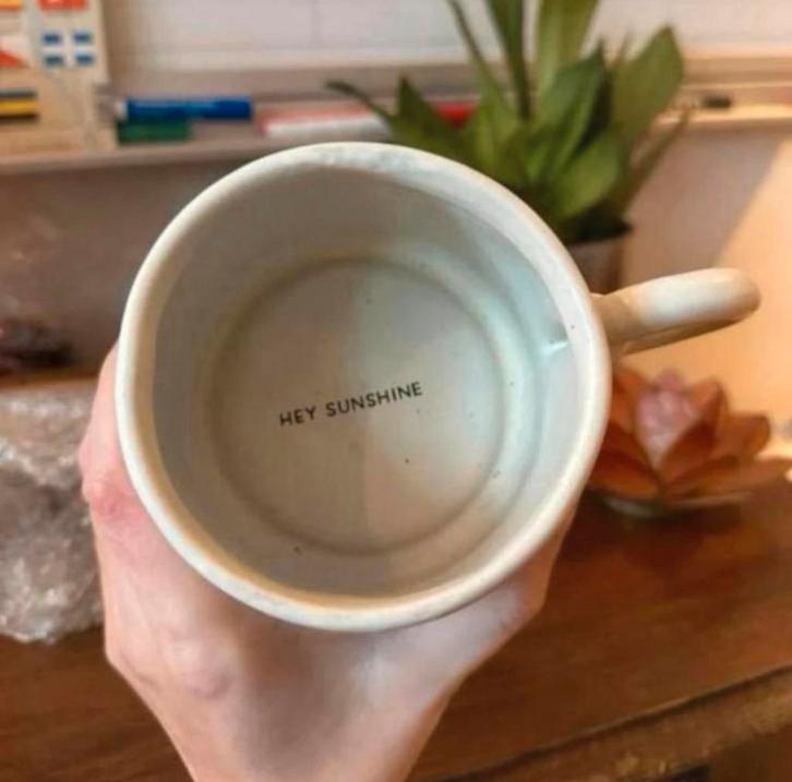 Nieuw in verpakking: grote mok “hey sunshine” van yaya, Huis en Inrichting, Keuken | Servies, Ophalen of Verzenden