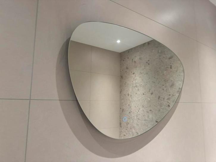 Nieuwe Wiesbaden Uovo Spiegel 80cm LED + Verwarming NIEUW, Huis en Inrichting, Badkamer | Badkamermeubels, Nieuw, Overige typen