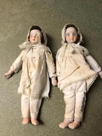 Pop antiek , 2 stuks met porselein hoofd/ handen / voeten .  beschikbaar voor biedingen