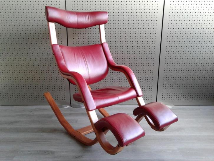 Stokke (Variér) Gravity (Bordeauxrood Leder), Zeer Mooi!, Huis en Inrichting, Fauteuils, Zo goed als nieuw, Hout, Leer, Metaal