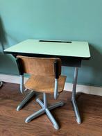 Leuk vintage schoolbureautje met stoeltje, Gebruikt, Tafel(s) en Stoel(en), Ophalen