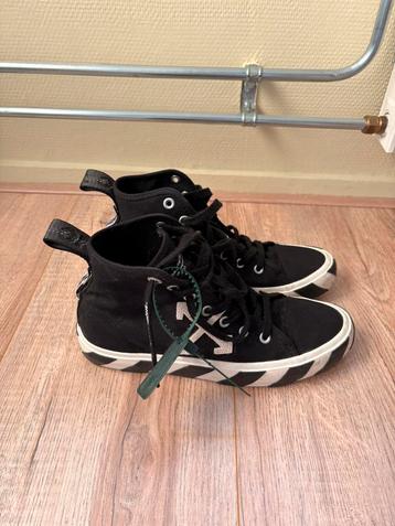 OFF-WHITE Vulc Mid Canvas Black White schoenen beschikbaar voor biedingen