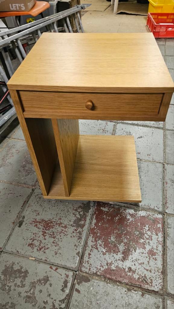 Houten bijzettafel met lade, Huis en Inrichting, Ophalen, Minder dan 55 cm, Gebruikt, Eenvoudig