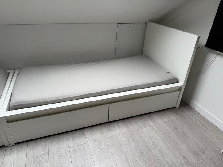 Malm bed IKEA 90 x 200, Huis en Inrichting, Slaapkamer | Bedden, Zo goed als nieuw, Eenpersoons, 90 cm, Hout, Wit, Ophalen