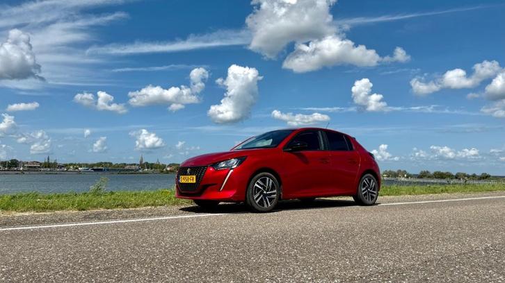 Peugeot 208 1.2 Puretech 75pk 2022 Rood, Auto's, Peugeot, Particulier, ABS, Achteruitrijcamera, Adaptieve lichten, Airbags, Airconditioning