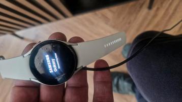 Samsung galaxy watch4  beschikbaar voor biedingen