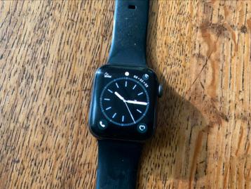 Apple Watch serie 6 40 mm beschikbaar voor biedingen