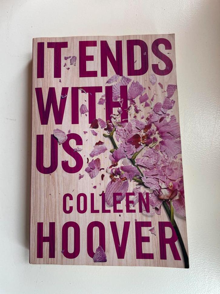 It Ends With Us - Colleen Hoover, Boeken, Romans, Zo goed als nieuw, Europa overig, Ophalen of Verzenden
