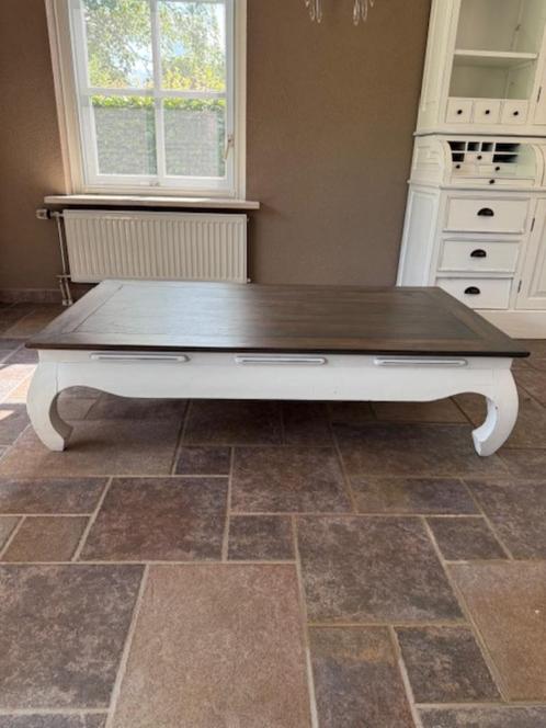Landelijke salontafel met gebogen poten, wit met donker blad, Huis en Inrichting, Tafels | Salontafels, Gebruikt, Minder dan 50 cm