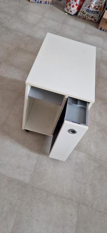 Ikea Effektiv verrijdbaar meubel beschikbaar voor biedingen