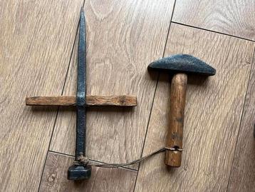 Oude Haarpit & Haarhamer - Ambachtelijk Gereedschap beschikbaar voor biedingen
