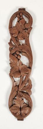 Houtsnijwerk ornament. Lijstwerk. Blad met bessen. Antiek, Ophalen of Verzenden