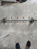 Bronzen kapstok met paardenhoofden, Ophalen