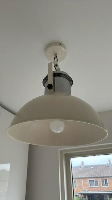 2x creme witte hanglamp. beschikbaar voor biedingen