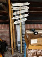 Mooi houten wegwijsbord voor feest / bruiloft, Ophalen, Zo goed als nieuw, Versiering, Geboorte of Huwelijk