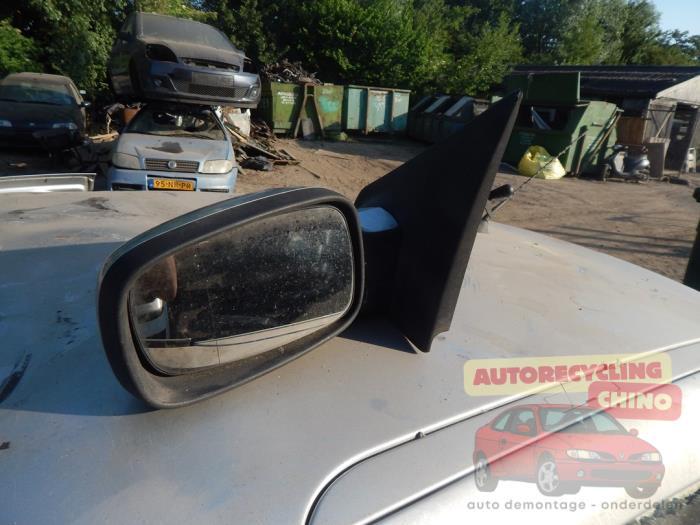 Buitenspiegel links van een Renault Clio, Auto-onderdelen, Spiegels, Ophalen, Gebruikt, -, Renault