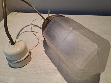 Leuk oud langwerpig lampje beschikbaar voor biedingen