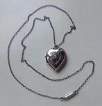 Antiek zilveren medaillon aan zilveren ketting: hartje, Ophalen of Verzenden, Zilver, Ketting