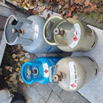 4 lege gasflessen, data verlopen beschikbaar voor biedingen