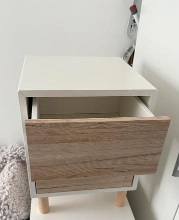 IKEA Eket nachtkastje op pootjes beschikbaar voor biedingen
