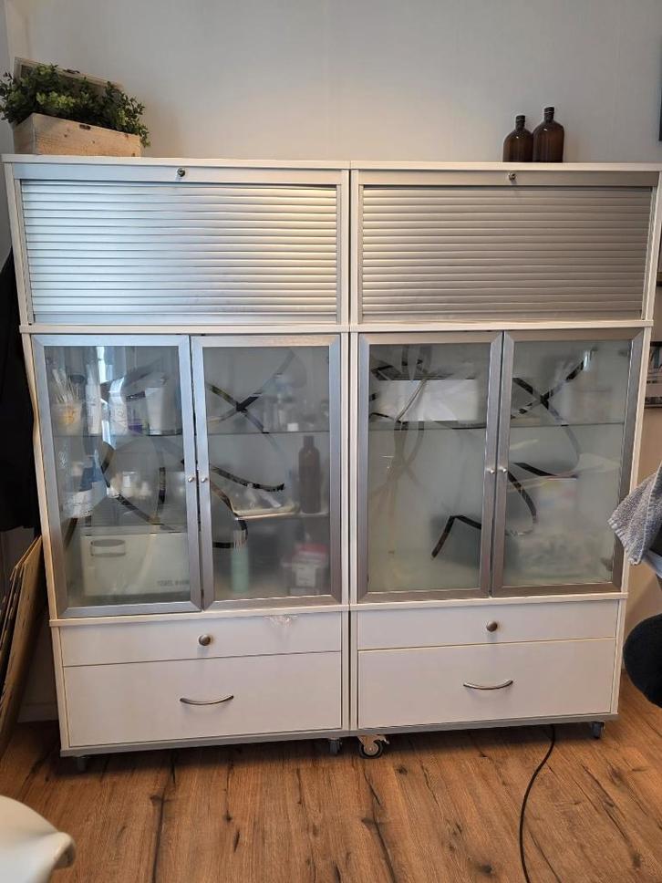 2 Identieke kasten op wieltjes, Huis en Inrichting, Kasten | Wandmeubels, Gebruikt, 150 tot 200 cm, Minder dan 150 cm, 25 tot 50 cm