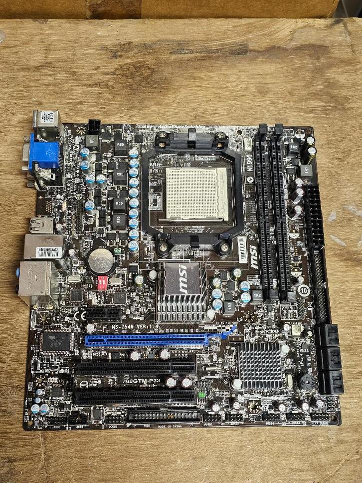 MSI MS7549 Ver 1.4 - 760GTM-P33 (Brl1), Computers en Software, Moederborden, Gebruikt, AMD, DDR2, Ophalen of Verzenden