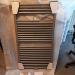 nieuwe Vasco designradiator,(zilver/grijs)., Doe-het-zelf en Verbouw, Verwarming en Radiatoren, Ophalen, Radiator, Nieuw, Minder dan 60 cm