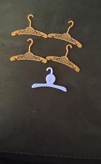 Vintage Retro sindy fleur barbie kleerhangers kapstokken, Kinderen en Baby's, Speelgoed | Poppen, Ophalen of Verzenden, Zo goed als nieuw
