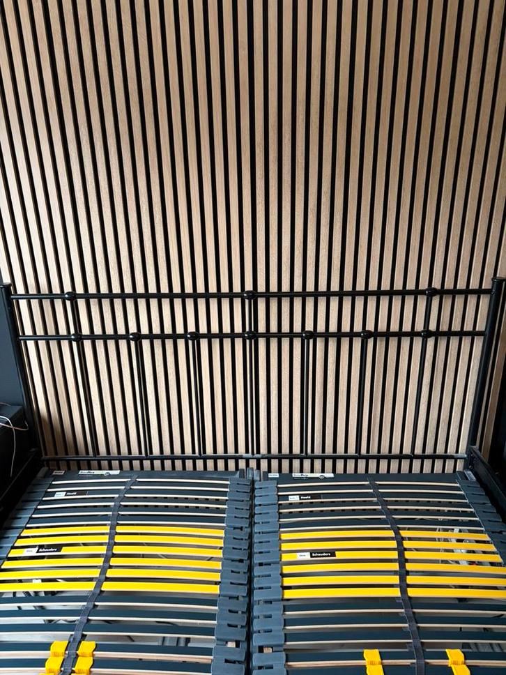 Spijlenbed 160x200 met elektrisch verstelbare lattebodems, Huis en Inrichting, Slaapkamer | Matrassen en Bedbodems, Zo goed als nieuw