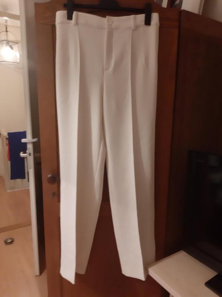 Zara broek maat L - linnenstructuur geplooid, Kleding | Dames, Broeken en Pantalons, Nieuw, Maat 42/44 (L), Wit, Lang, Ophalen of Verzenden