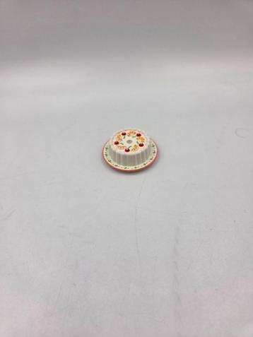 Lego Cake with Red Cherries and Orange Wedges Pattern beschikbaar voor biedingen