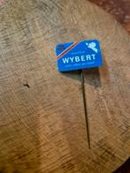 Wybert Speldje - Vintage Snoepreclame, Ophalen of Verzenden, Gebruikt, Merk, Speldje of Pin