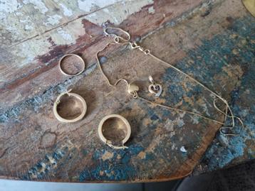 14 K gouden ketting hangertjes en oorbellen beschikbaar voor biedingen