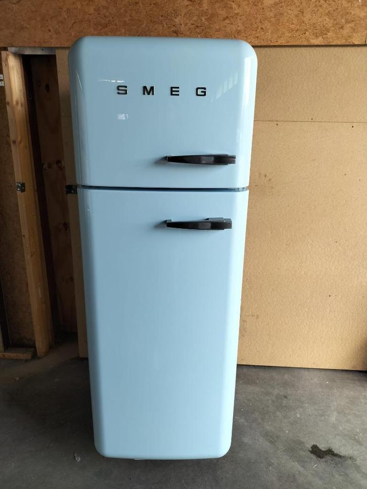 SMEG koel vries combinatie licht blauw type FAB 30, Witgoed en Apparatuur, Koelkasten en IJskasten, Gebruikt, Met vriesvak, 200 liter of meer