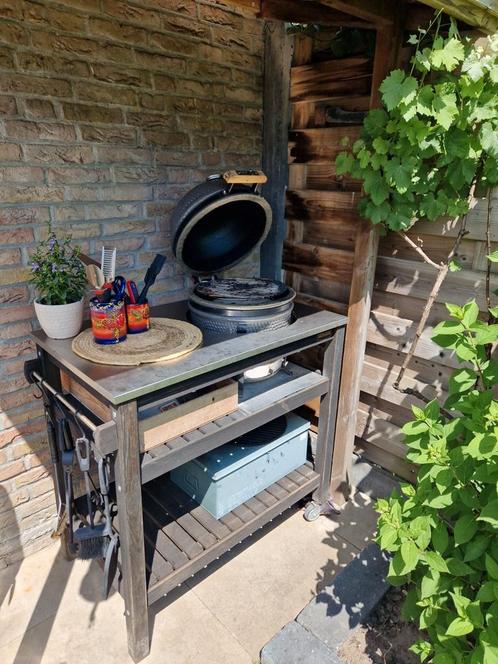 KAMADO Grill guru compact met tafel, Tuin en Terras, Barbecue-accessoires, Gebruikt, Ophalen