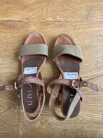 Sleehakken Unisa maat 38, Kleding | Dames, Schoenen, Schoenen met lage hakken, Bruin, Nieuw, Ophalen of Verzenden