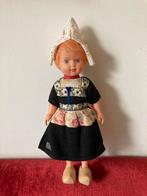 Leuke vintage klederdracht pop van Lassie, Verzamelen, Poppen, Ophalen of Verzenden, Gebruikt, Pop