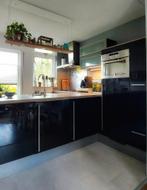 T-vormige Keuken, Hoogglans zwart met houtlook werkblad., Huis en Inrichting, Keuken | Complete keukens, Gebruikt, Ophalen