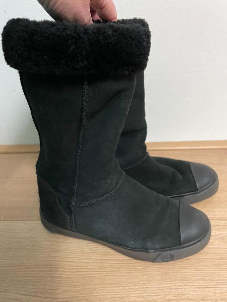 Sch58 - Zwarte  warm gevoerde Ugg laarzen maat 37 (1), Kleding | Dames, Schoenen, Zo goed als nieuw, Hoge laarzen, Zwart, Ophalen of Verzenden