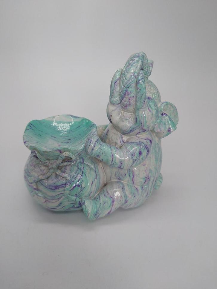 Leuk beeldje van olifant  met mand - marmerlook, Verzamelen, Dierenverzamelingen, Zo goed als nieuw, Beeldje of Figuurtje, Overige soorten