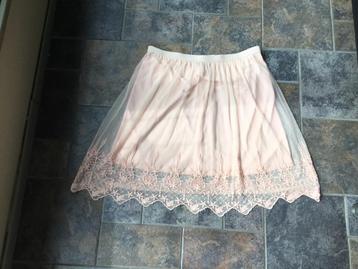 Nieuw roze rok maat L( valt als XL)C&A beschikbaar voor biedingen