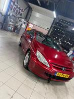 Peugeot 307 2.0 16V CC 2004 Rood moet met spoed weg, Auto's, Peugeot, Voorwielaandrijving, 74 €/maand, 4 cilinders, Cabriolet